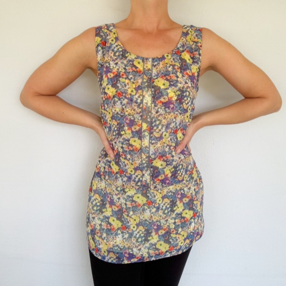 CAbi yellow blue floral lightweight sleeveless layered scoop neck blouse medium